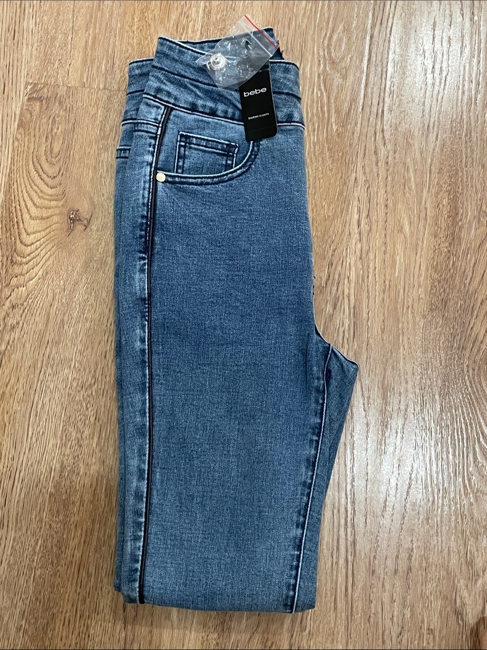 bebe Skinny Jeans in Medium Blue Wash